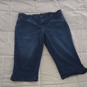 Gloria Vanderbilt Dark Blue Cropped Jeans